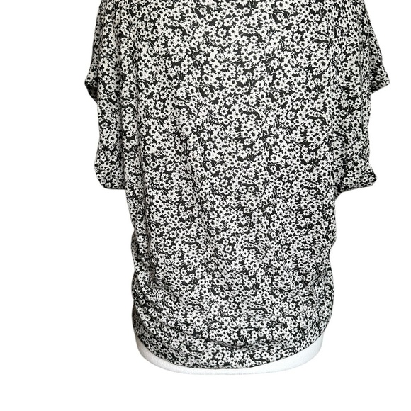 Lucky Brand Floral Front Twist Top Size L - Picture 10 of 17